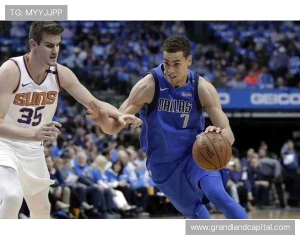 德怀特鲍威尔以身作则展现职业素养引领球队奋发向上